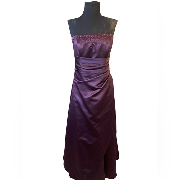 David’s Bridal Plum Purple Beaded Ruched Strapless Bridal Gown - Picture 5 of 15